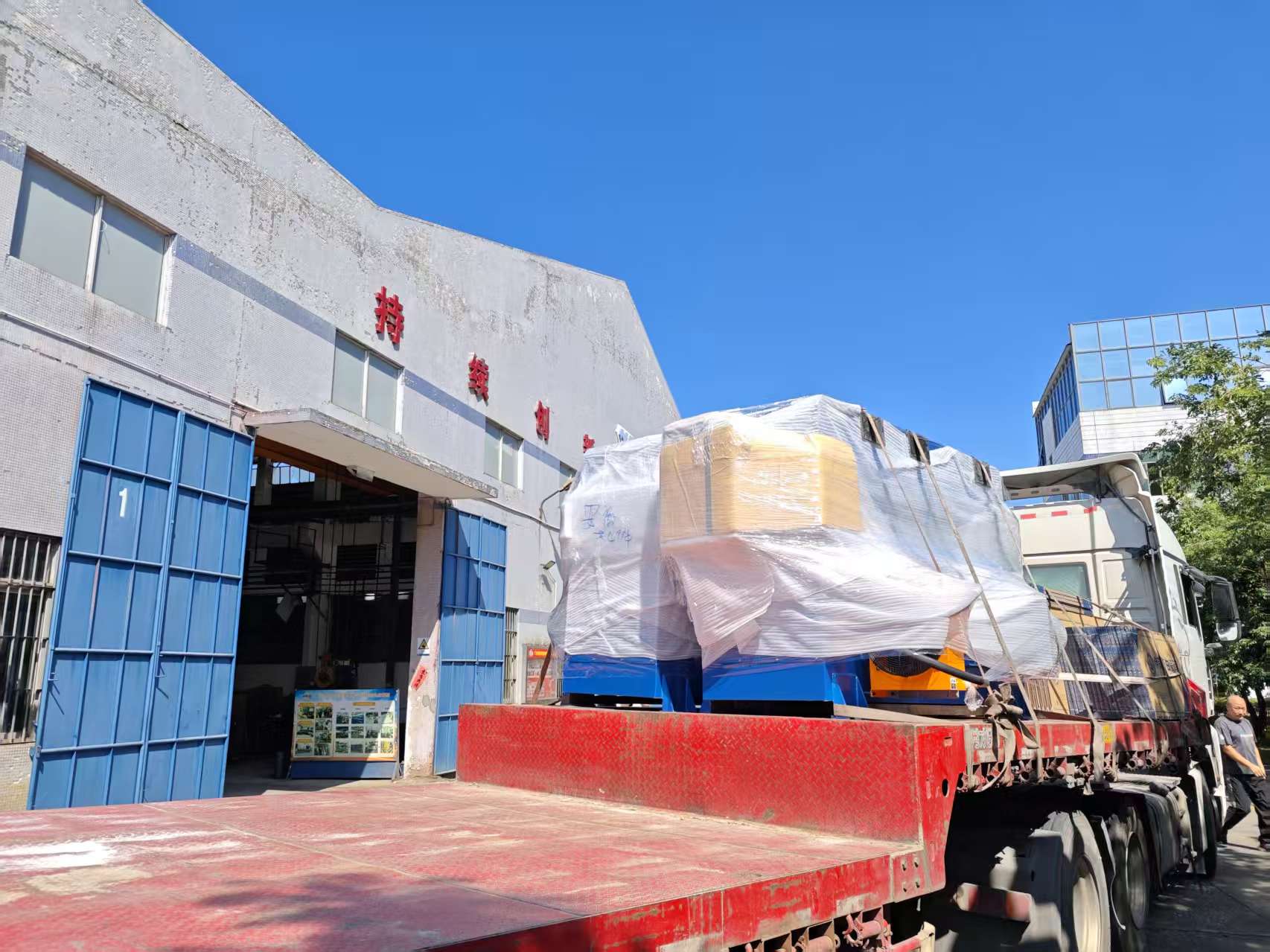 1762388128187841.jpg 微信图片_20251106081209_159_131.jpg